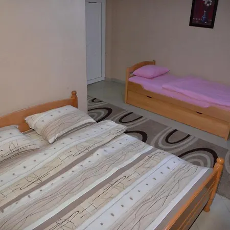 Bed & Breakfast As Club *